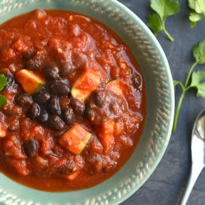 Slow Cooker Black Bean Chili! This vegan chili is full of zucchini & beans with a kick of spice! Hearty, filling, perfect for warming up on a cold day! Gluten Free + Low Calorie + Vegan
