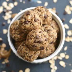 Chocolate Almond Bites made with oats, almond butter, chocolate, flax and chia seeds are a healthy no-bake snack for those with a sweet tooth. The perfect lunchbox friendly snack bite! Gluten Free + Low Calorie