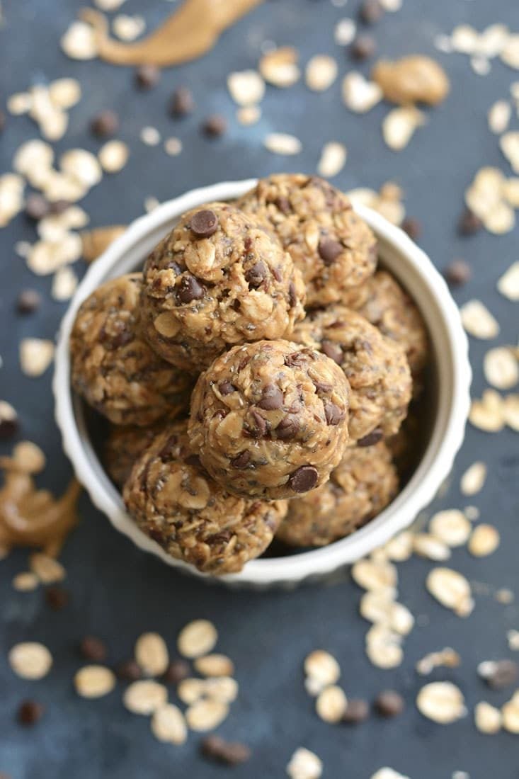 Chocolate Almond Bites made with oats, almond butter, chocolate, flax and chia seeds are a healthy no-bake snack for those with a sweet tooth. The perfect lunchbox friendly snack bite! Gluten Free + Low Calorie