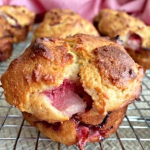 strawberry-greek-yogurt-muffins-img1