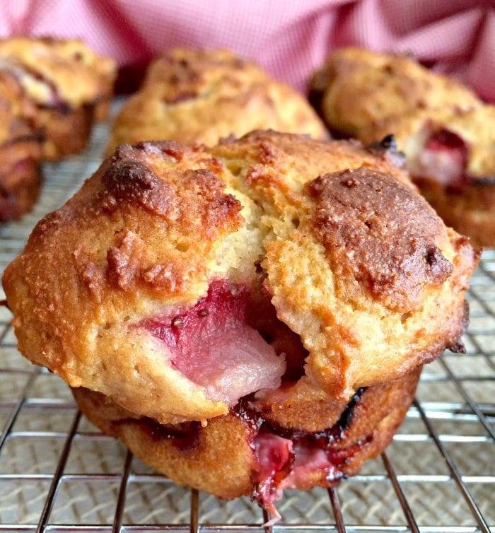 strawberry-greek-yogurt-muffins-img1