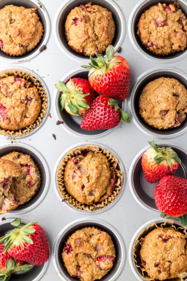 Strawberry Greek Yogurt Muffins {GF, Low Cal} Skinny Fitalicious®