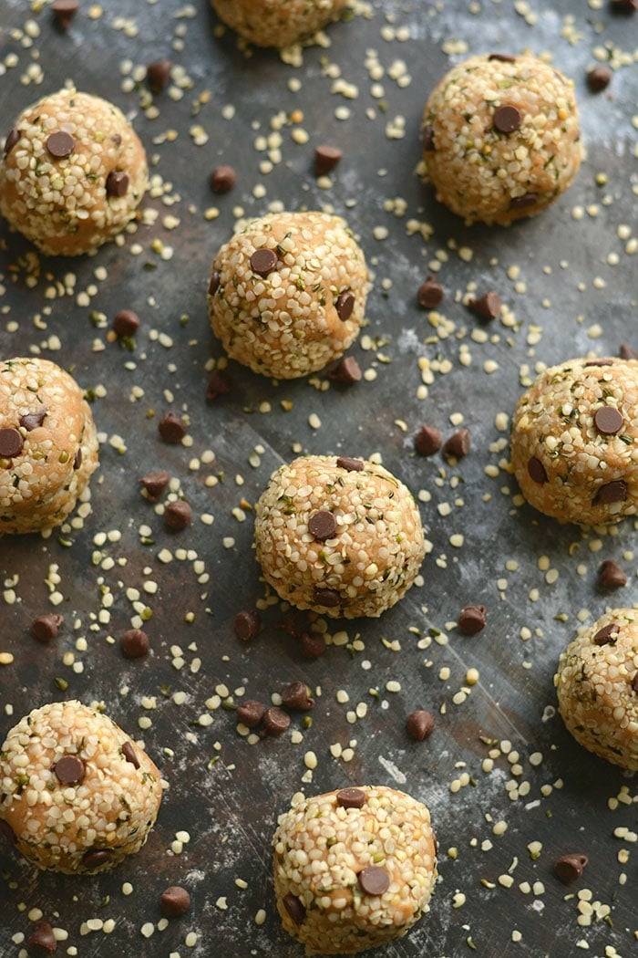 Hemp Seed Energy Bites made with creamy nut butter, chocolate & oat flour. High in omega-3 & low in sugar, a healthy 125 calorie snack perfect for on the go! Gluten Free + Low Calorie + Vegan