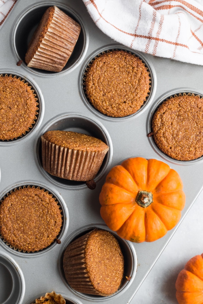 Healthy Pumpkin Cornbread Muffins made low calorie, gluten free and vegan with less sugar. Pumpkin makes this healthy cornbread recipe lighter, more nutritious and flavorful! 