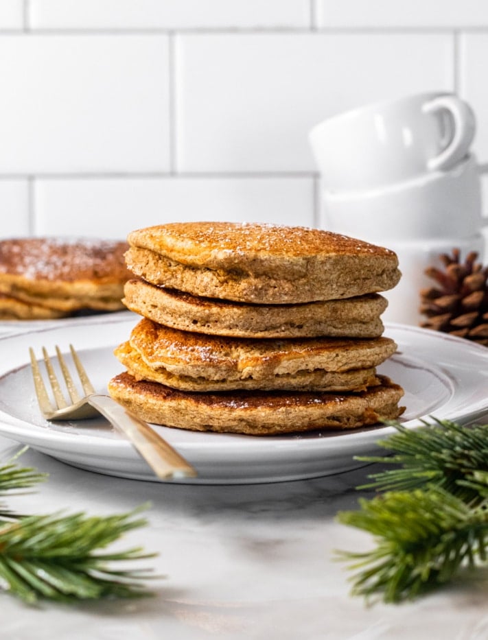 Skinny Gingerbread Pancakes are an easy, low calorie and gluten free breakfast. Made with 10 basic ingredients, these pancakes are great for meal prepping and holiday or winter eating! 