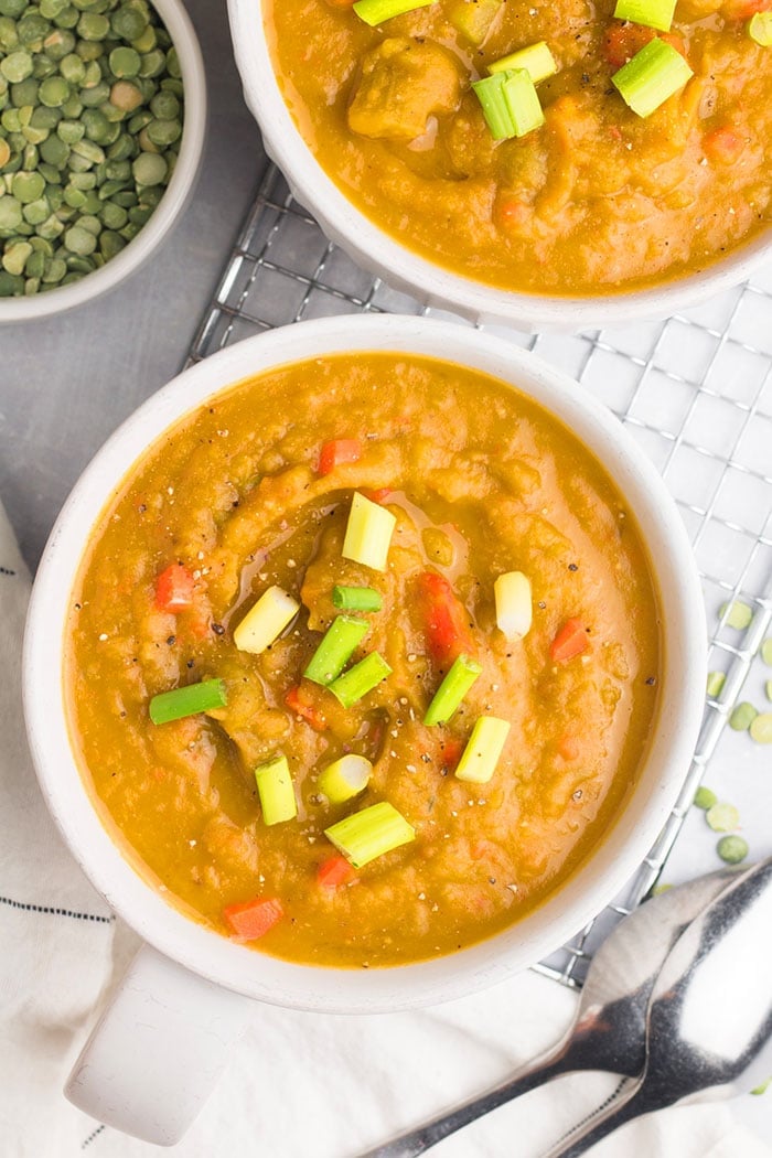 5-ingredient Vegan Pea Soup - Vibrant plate