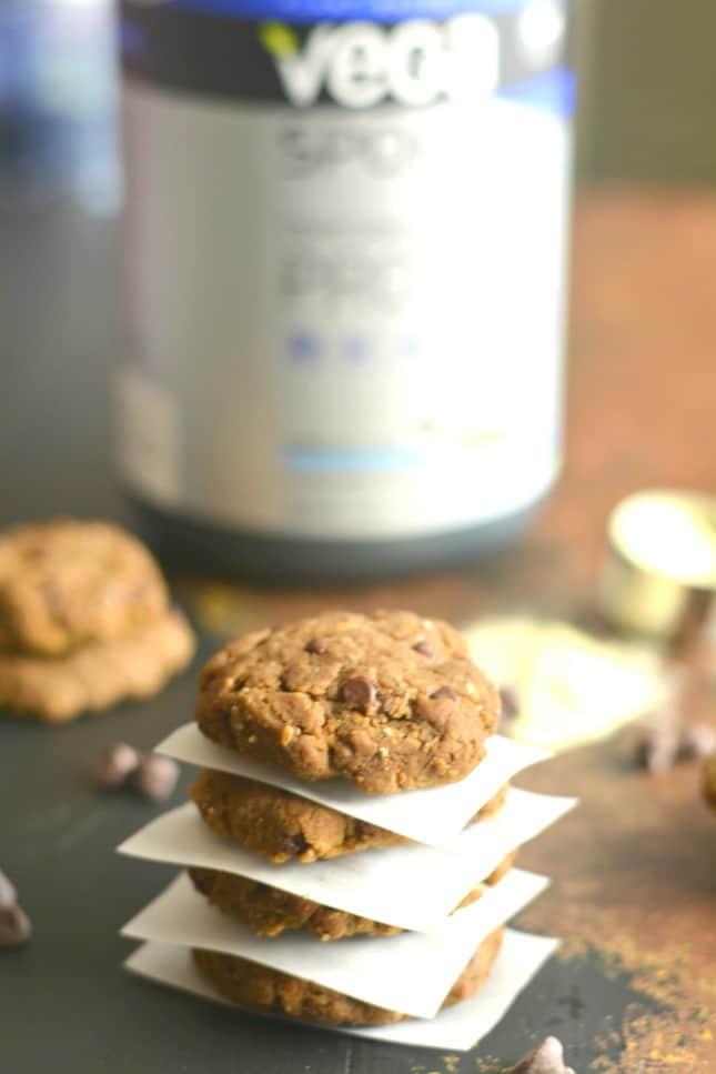 Chocolate Protein Cookies made with six healthy ingredients! Layered with chia, flax, peanut butter and banana, these scrumptious snacks are gluten free, dairy free, sugar free, low calorie, Paleo and vegan. A simple post workout snack!