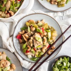Cashew Chicken Bake is a simple, low calorie casserole dinner packed with protein and vegetables. A hearty gluten free meal that's filling and the whole family will love!