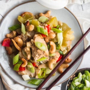 Cashew Chicken Bake is a simple, low calorie casserole dinner packed with protein and vegetables. A hearty gluten free meal that's filling and the whole family will love!