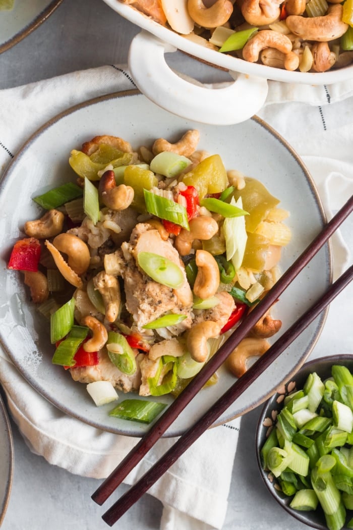 Cashew Chicken Bake is a simple, low calorie casserole dinner packed with protein and vegetables. A hearty gluten free meal that's filling and the whole family will love!