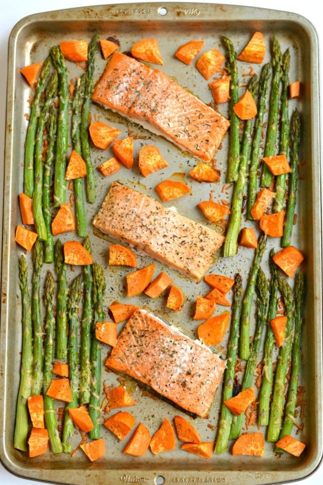 This One Pan Baked Salmon Asparagus & Sweet Potato is perfectly baked on a single pan for an EASY and filling dinner. A Paleo, Gluten Free & Low Calorie meal that takes just 30 minutes, ideal for any night!