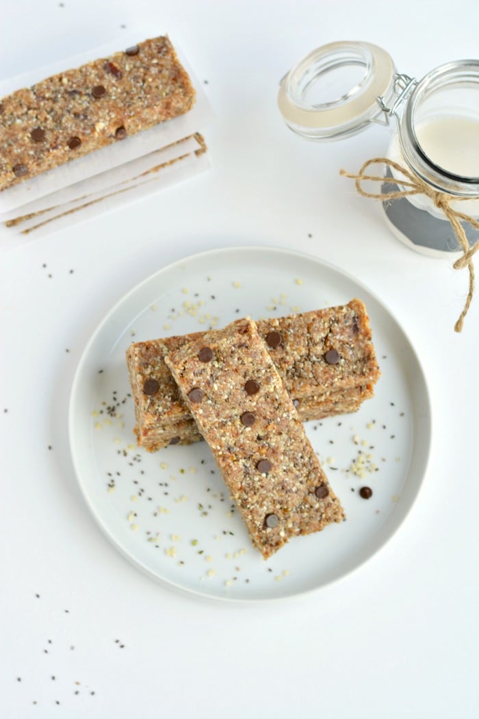 Almond Chia Hemp Flax Bars are homemade superfood granola bars made with oats, dates, almonds, chia, hemp, flax, a touch of chocolate & no added sugar. A naturally sweet and salty snack bar no one can resist!