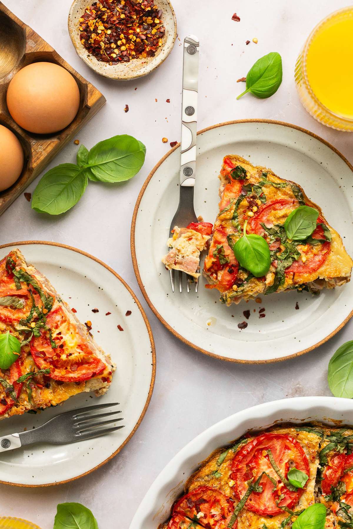 Sausage Tomato Breakfast Pizza! A simple one-pan dish made with fresh vegetables and herbs with the flavors of pizza. A Paleo, gluten free and low calorie breakfast that's healthy, nourishing and delicious! #eggbake #frittata 