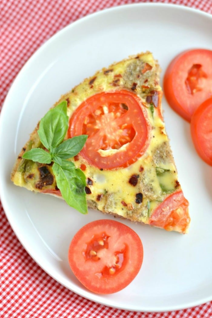 Sausage Tomato Breakfast Pizza! A simple one-pan dish made with fresh vegetables and herbs with the flavors of pizza. A Paleo, gluten free and low calorie breakfast that's healthy, nourishing and delicious! #eggbake #frittata 
