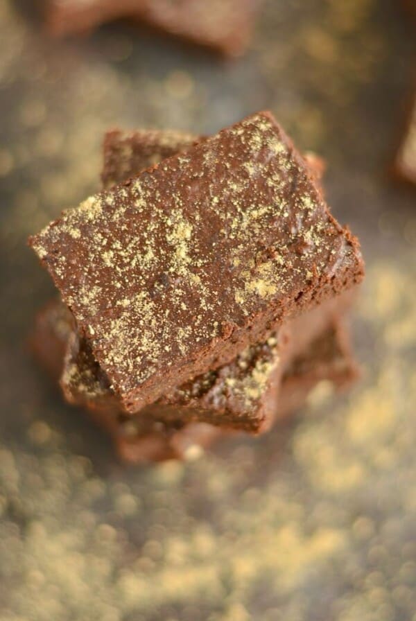 These Sugar Free Ginger Cacao Brownies are a chocolate lover's dream! Naturally sweetened & made with whole food ingredients, these brownies make the perfect healthy treat. Gluten Free + Low Calorie + Paleo