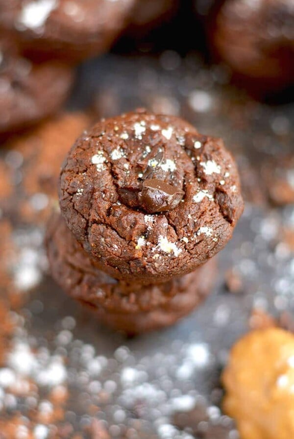 Creamy, flourless Chocolate Almond Pumpkin Muffins made healthy with whole food ingredients! Whether you're in it for the pumpkin, almond butter or chocolate these Chocolate Almond Pumpkin Muffins will give you your fix! Gluten Free + Low Calorie + Paleo