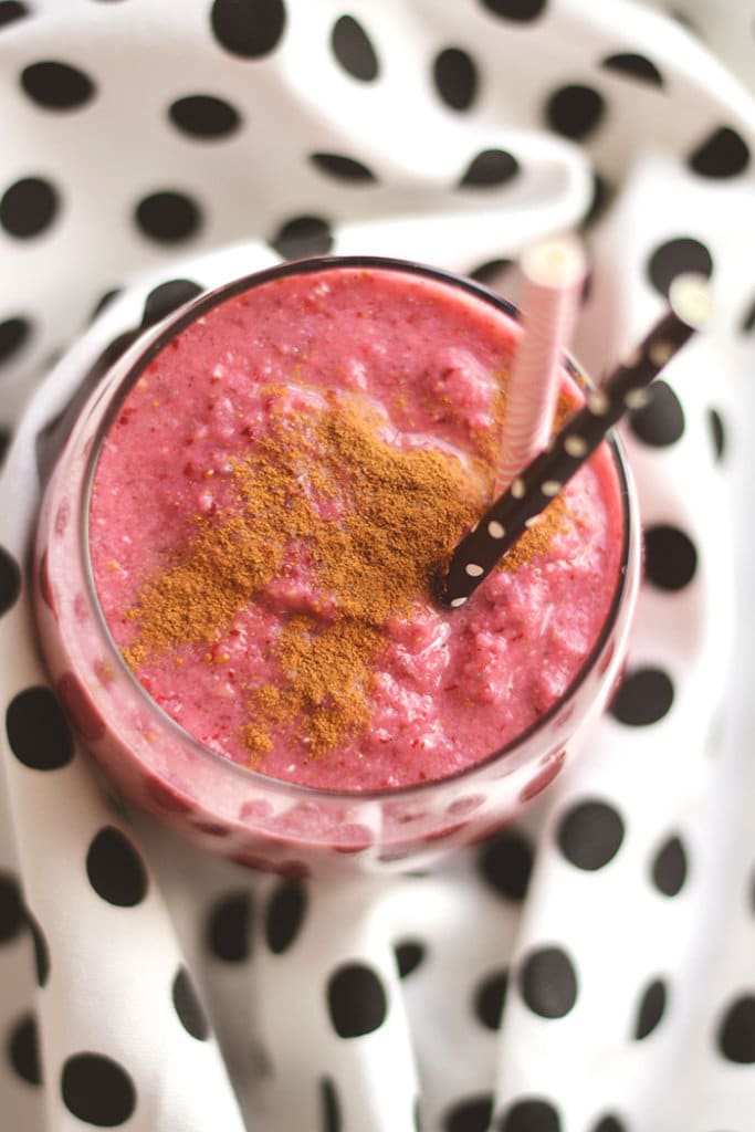 Cranberry Apple Detox Smoothie loaded with antioxidants! A smoothie made with foods that support the body in its natural detox. This thick & creamy pink smoothie makes the perfect healthy breakfast or snack! Gluten Free + Low Calorie + Vegan