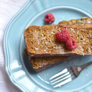 This Healthy Cinnamon Baked French Toast is baked and better for you! Made with sugar free bread and warm spices. A nutritious breakfast to start your day! Paleo + Gluten Free + Low Calorie