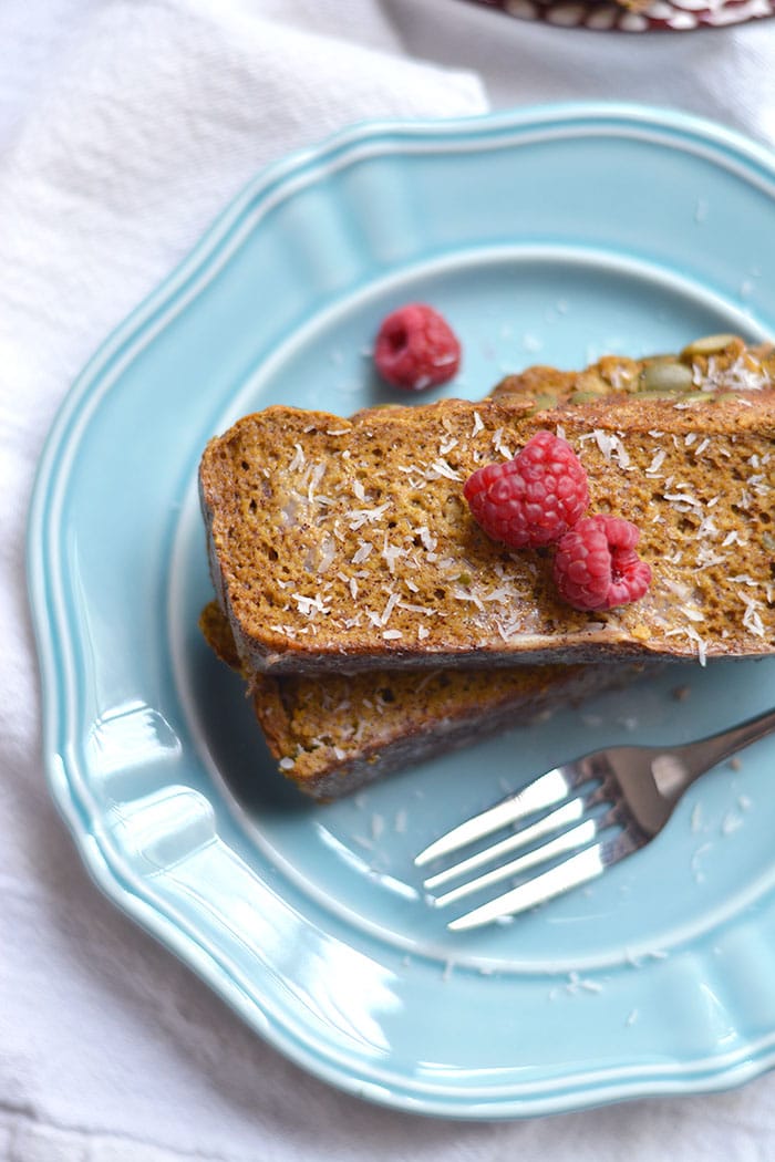 This Healthy Cinnamon Baked French Toast is a simple dump & bake casserole made with sugar free bread & warm spices. A nutritious breakfast to start your day! Gluten Free + Low Calorie!