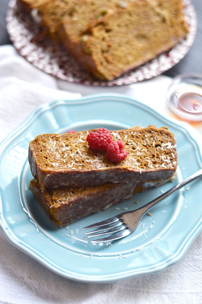 This Healthy Cinnamon Baked French Toast is baked and better for you! Made with sugar free bread and warm spices. A nutritious breakfast to start your day! Paleo + Gluten Free + Low Calorie