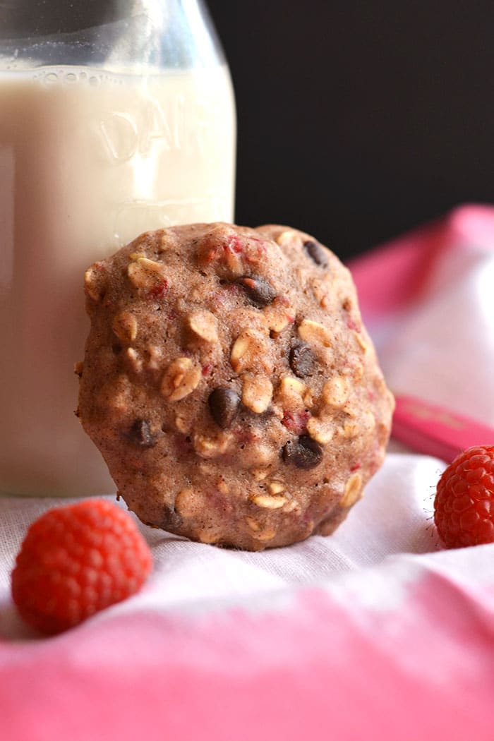 Raspberry Chocolate Oatmeal Cookies! An easy recipe for soft baked oatmeal cookies made with wholesome ingredients. Healthy enough for breakfast & sweet enough for a snack! Gluten Free + Low Calorie