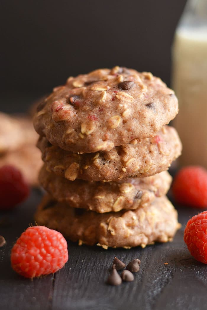 Raspberry Chocolate Oatmeal Cookies! An easy recipe for soft baked oatmeal cookies made with wholesome ingredients. Healthy enough for breakfast & sweet enough for a snack! Gluten Free + Low Calorie