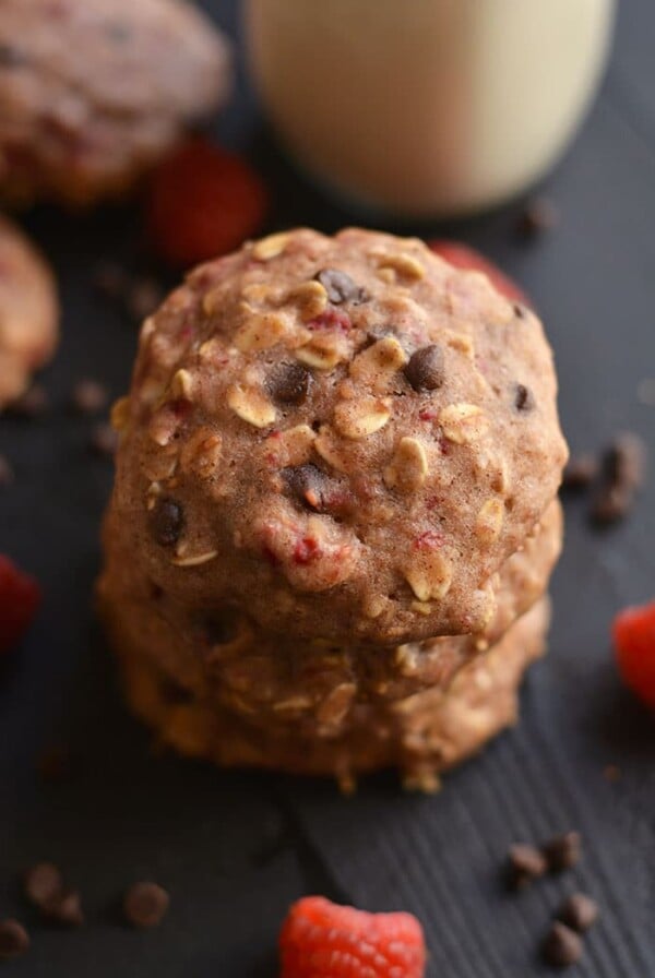 Raspberry Chocolate Oatmeal Cookies! An easy recipe for soft baked oatmeal cookies made with wholesome ingredients. Healthy enough for breakfast & sweet enough for a snack! Gluten Free + Low Calorie