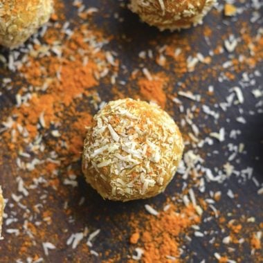 Turmeric Protein Bites made oil & sugar free! These gluten free healthy protein packed snacks have a boost of antioxidants & creamy flavor! Gluten Free + Low Calorie Weight Loss Friendly