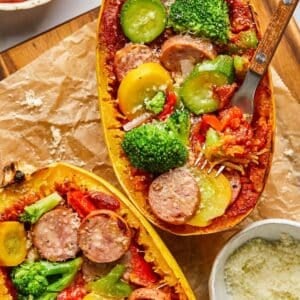 Spaghetti Squash Pizza! Customize with your favorite pizza toppings for an easy to make meal that's low carb, filling & delicious! Gluten Free + Low Calorie