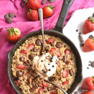 Gooey, Chocolatey Strawberry Chocolate Chip Skillet Cake! Low sugar & made with healthier, wholesome ingredients, you will fall in love with this indulgent weight watcher friendly dessert! Gluten Free + Low Calorie