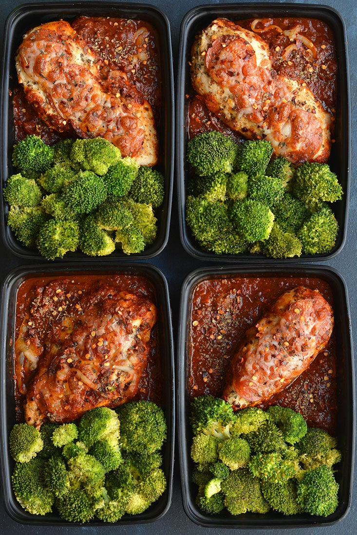 Meal Prep Pizza Chicken! Chicken dinner winner! This one skillet, low carb meal takes 20 minutes to make and has all the flavors of pizza without the carbs. Gluten Free + Low Calorie