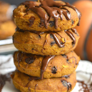 Healthy Pumpkin Oat Chocolate Donuts! Made gluten free with no oil, these bakery style baked donuts are easy to make, great for kids, a sweet breakfast or to snack on! Gluten Free + Low Calorie
