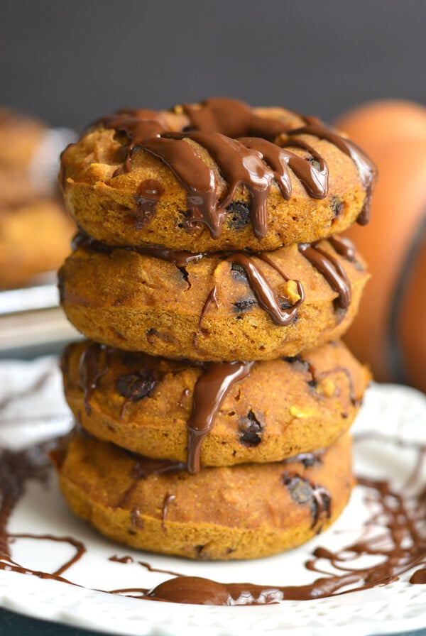 Healthy Pumpkin Oat Chocolate Donuts! Made gluten free with no oil, these bakery style baked donuts are easy to make, great for kids, a sweet breakfast or to snack on! Gluten Free + Low Calorie