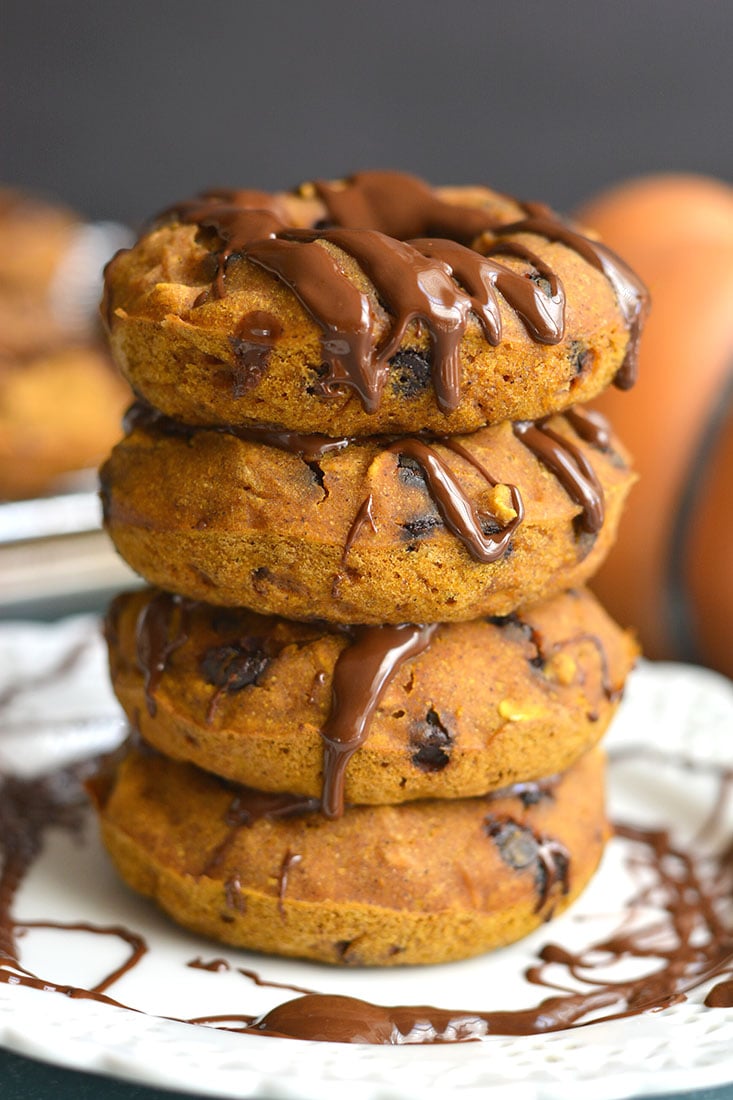 Healthy Pumpkin Oat Chocolate Donuts! Made gluten free with no oil, these bakery style baked donuts are easy to make, great for kids, a sweet breakfast or to snack on! Gluten Free + Low Calorie