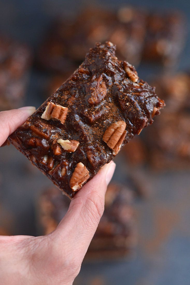 Chocolate Pecan Pie Bars! A healthy spin on pecan pie made free of gluten & refined sugar. EASY to bake & perfectly portioned for those watching their weight! Vegan + Gluten Free + Low Calorie