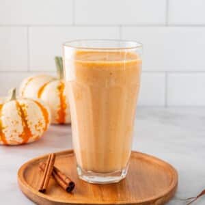 Gingerbread smoothie in a glass.