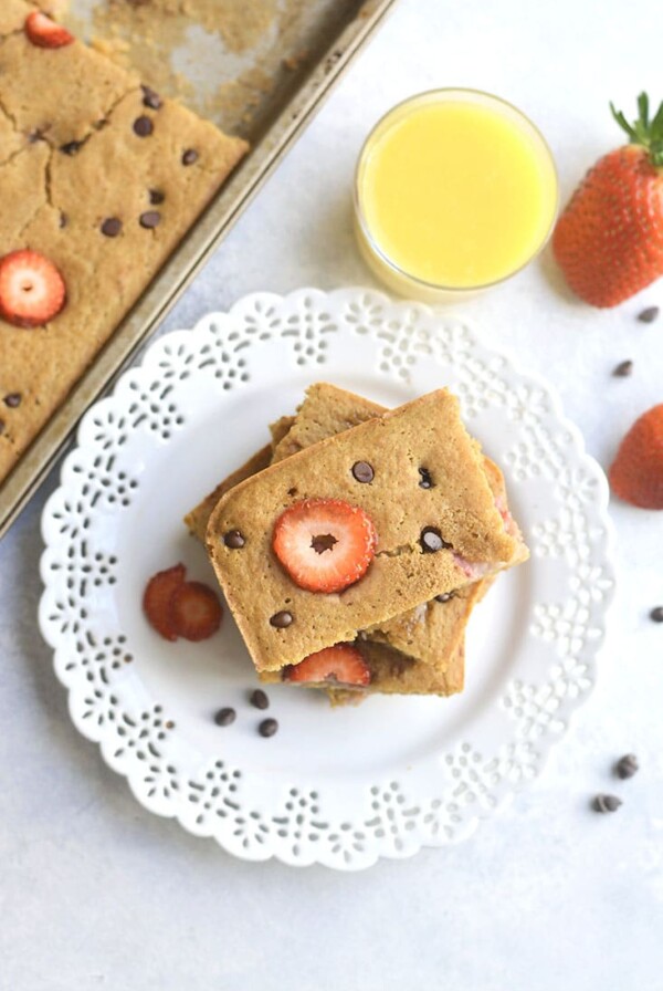 Strawberry Sheet Pan Pancakes! An easy way to make pancakes in the oven! Just blend the ingredients, pour, bake and slice. An easy way to meal prep a healthy breakfast for the week. This recipe allows you to make all your pancakes at one time without the mess. Gluten Free + Low Calorie 