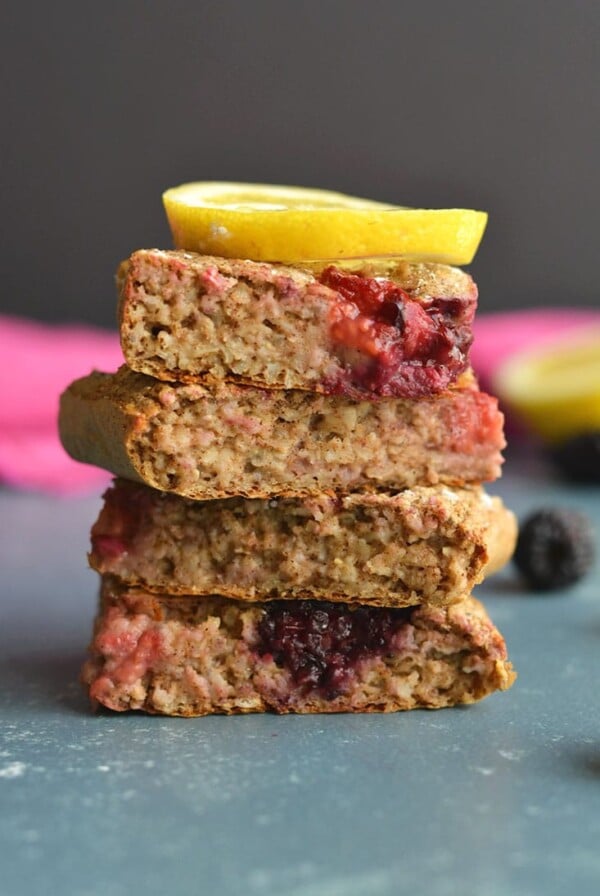100 Calorie Berry Lemon Breakfast Bars! Super easy baked breakfast bars filled with sneaky healthy ingredients. Balanced in carbs, protein and healthy fat, these bars are a favorite breakfast meal prep recipe and only 100 calories! Gluten Free + Low Calorie