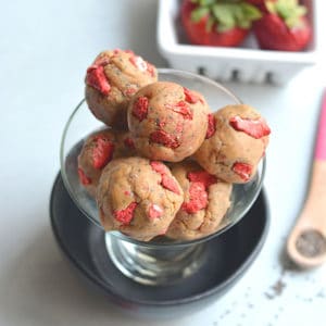 Chia Strawberry Shortcake Energy Bites! These Vegan no bake snack bites are a gluten free summertime treat. Healthy, easy to make and wholesome. Loaded with protein, natural sweetness and healthy fat, they make a great on-the-go snack. Vegan + Gluten Free + Low Calorie