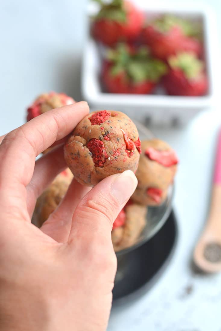 Chia Strawberry Shortcake Energy Bites! These Vegan no bake snack bites are a gluten free summertime treat. Healthy, easy to make and wholesome. Loaded with protein, natural sweetness and healthy fat, they make a great on-the-go snack. Vegan + Gluten Free + Low Calorie