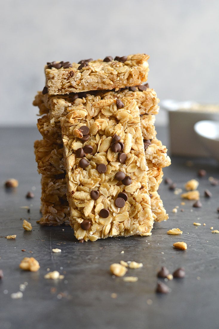 Honey Oats Chocolate Chip Granola Bars! Chewy granola bars made with recognizable ingredients and gluten free. An easy homemade snack or lunchbox treat! Gluten Free + Low Calorie 