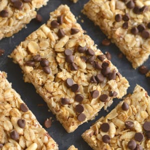 Honey Oats Chocolate Chip Granola Bars! Chewy granola bars made with recognizable ingredients and gluten free. An easy homemade snack or lunchbox treat! Gluten Free + Low Calorie 