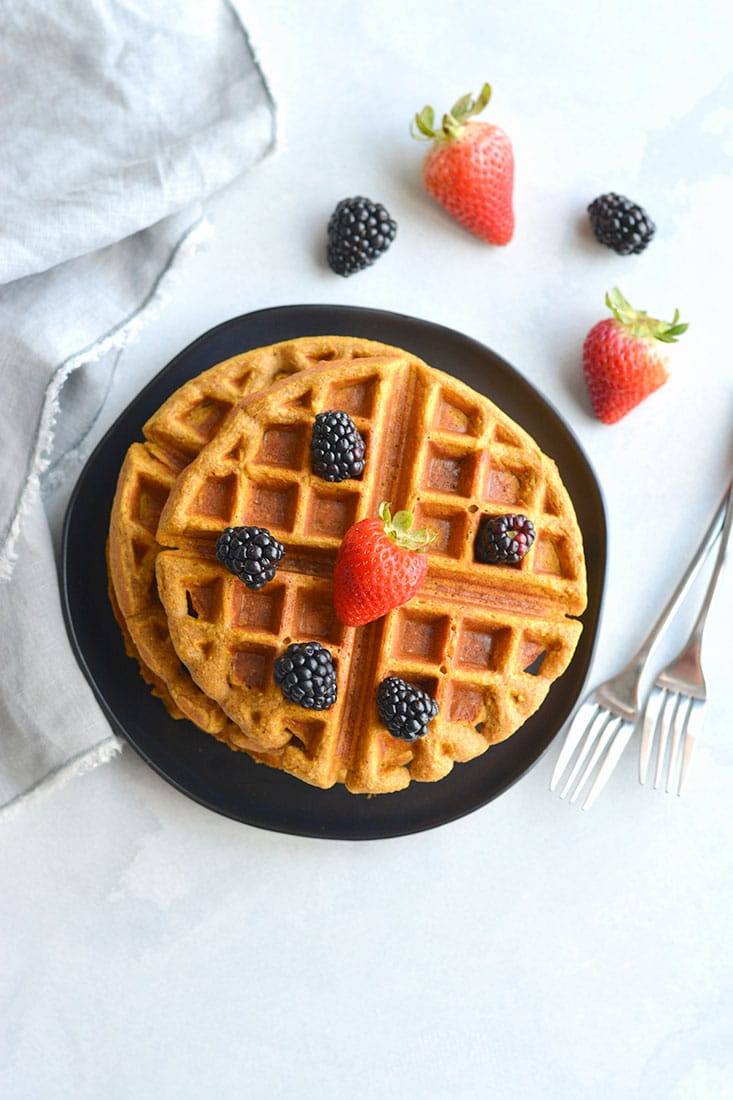 Whole Grain Pumpkin Spice Waffles! Freezer friendly, made with simple real food ingredients, perfect for breakfast meal prep or weekend brunch. Made dairy and gluten free with minimal added sugar. Gluten Free + Low Calorie