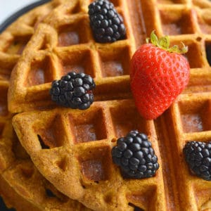 Whole Grain Pumpkin Spice Waffles! Freezer friendly, made with simple real food ingredients, perfect for breakfast meal prep or weekend brunch. Made dairy and gluten free with minimal added sugar. Gluten Free + Low Calorie