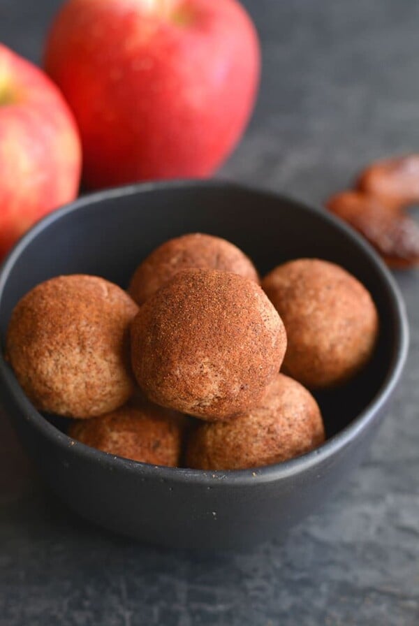 Vegan Apple Cinnamon Peanut Butter Bites! Simple, no bake energy bites with a soft, cookie like texture with the sweetness of cinnamon. Made with good for you ingredients and refined sugar free. A healthy snack the whole family will love! Vegan + Low Calorie + Gluten Free