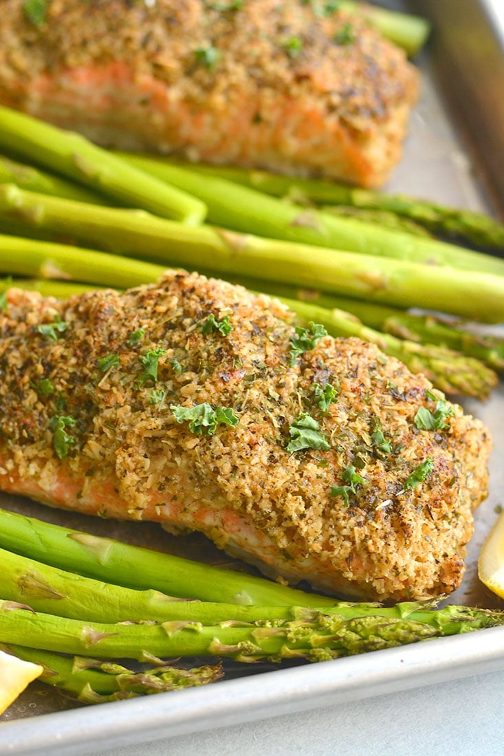 Crispy Oven Fried Salmon! Salmon crusted with gluten free oats, parsley and parmesan and baked on a sheet pan to crispy perfection. An healthy, gluten free weeknight meal! Low Calorie + Gluten Free