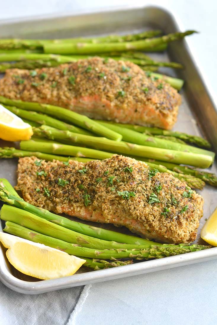 Crispy Oven Fried Salmon! Salmon crusted with gluten free oats, parsley and parmesan and baked on a sheet pan to crispy perfection. An healthy, gluten free weeknight meal! Low Calorie + Gluten Free