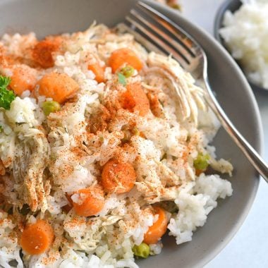 Instant Pot Cajun Chicken & Rice! Cajun flavors meet wholesome ingredients in this comforting dinner recipe. An easy, 30-minute meal for busy nights. Gluten Free + Low Calorie