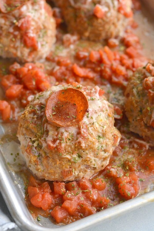 Healthy Pizza Turkey Burgers! Flavorful, protein-packed burgers bursting with delicious flavors! Made with wholesome ingredients and delicious seasonings and baked on sheet pan for a no fuss, easy meal. Gluten Free + Low Calorie