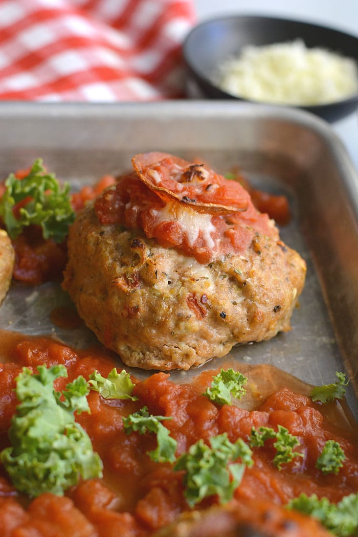 Healthy Pizza Turkey Burgers! Flavorful, protein-packed burgers bursting with delicious flavors! Made with wholesome ingredients and delicious seasonings and baked on sheet pan for a no fuss, easy meal. Gluten Free + Low Calorie